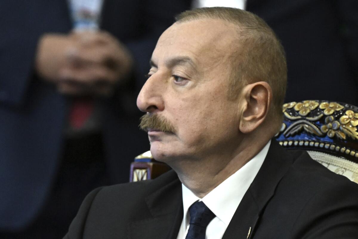 فیلم| امین حیایی سرطان آتیلا پسیانی رو هم انداخت گردن جمهوری اسلامی