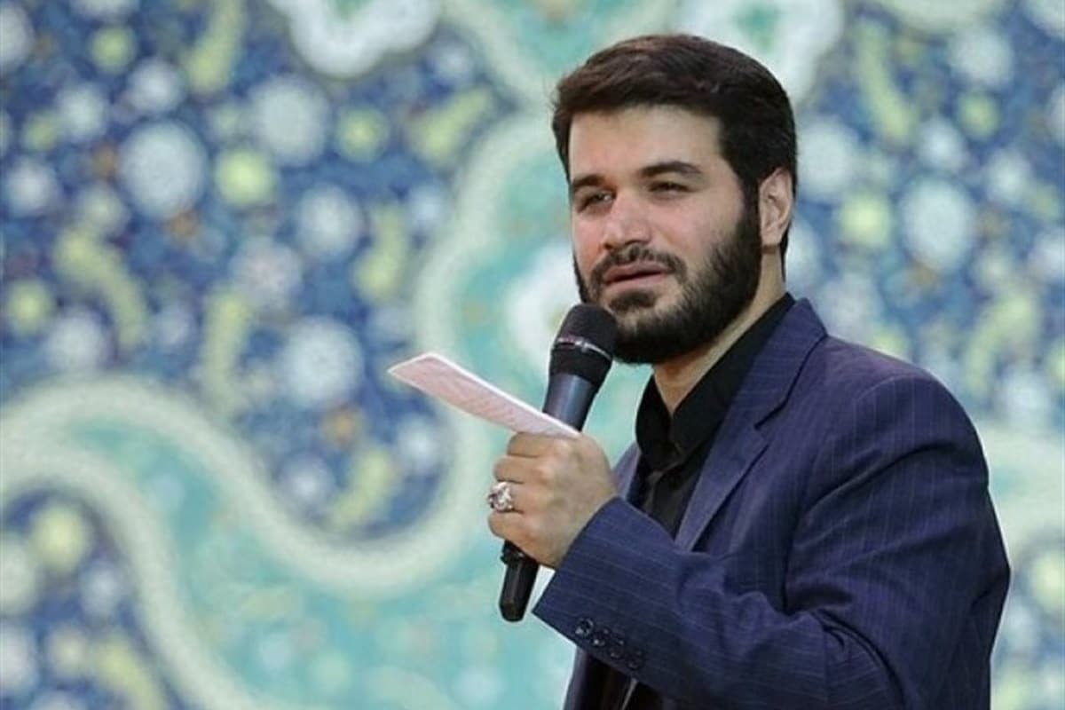 فیلم| واکنش علیرضا دبیر به کتک خوردن به خاطر نماز خواندن