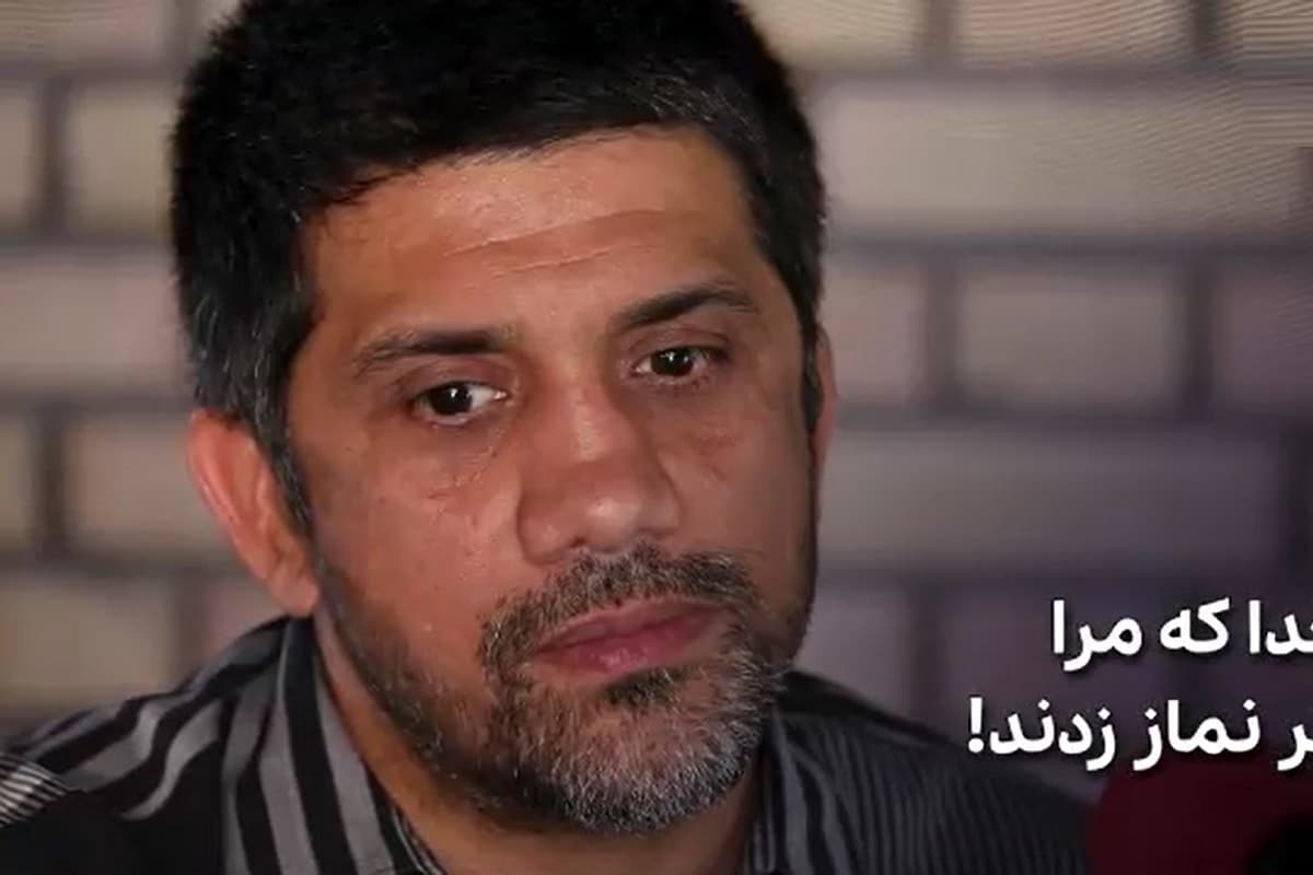 فیلم| واکنش علیرضا دبیر به کتک خوردن به خاطر نماز خواندن