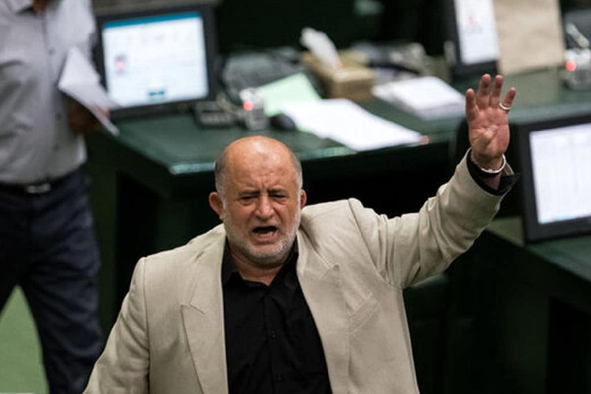 فیلم| واکنش علیرضا منادی به جنجال رفتار توهین آمیز با معلمان