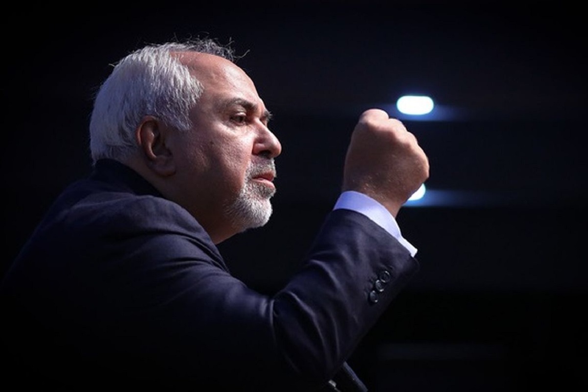 فیلم| دور دور نیوشا ضیغمی با ماشین لاکچری در خیابان های تهران