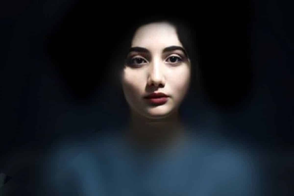 فیلم| عصبانیت مجری تلویزیون از صحبت های آذری جهرمی