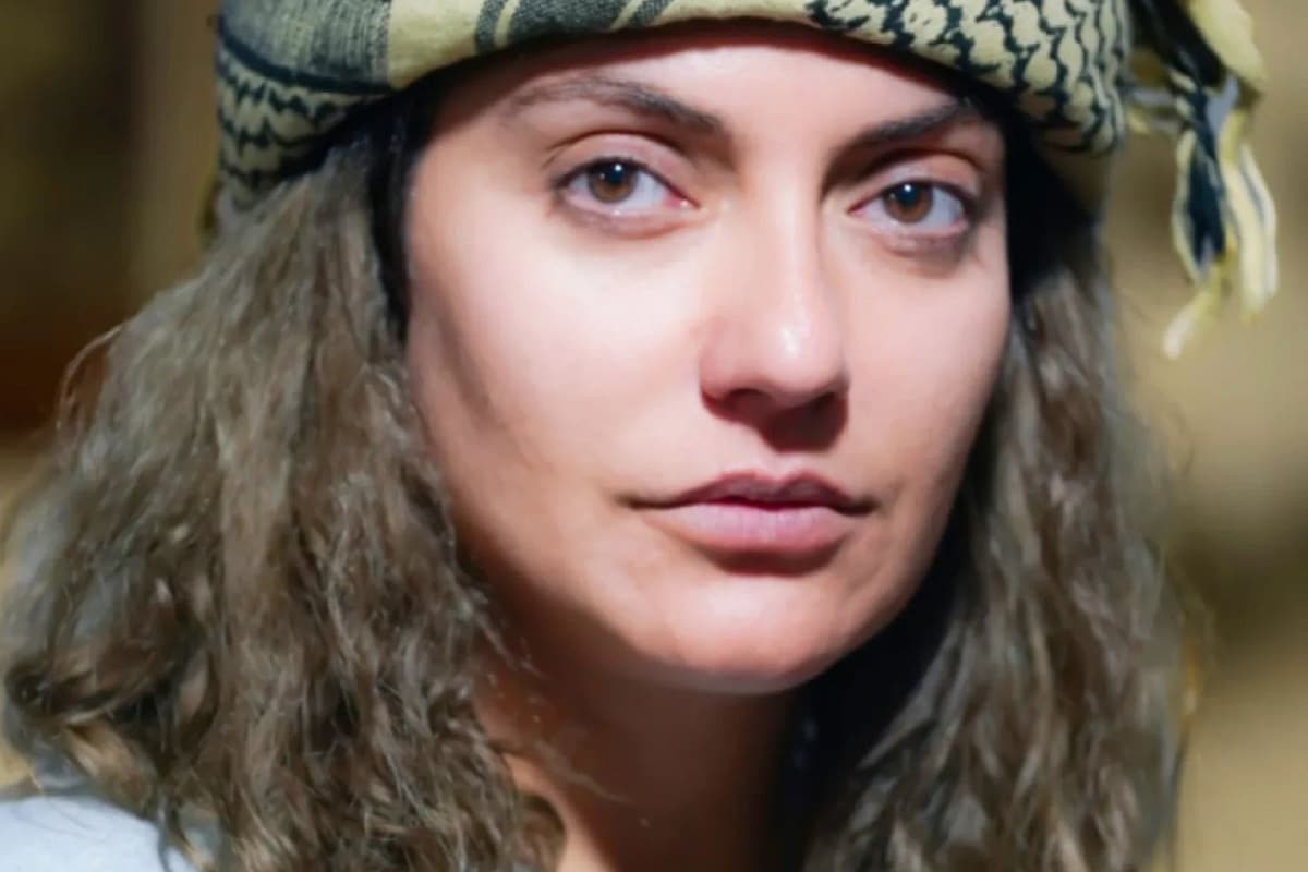 عکس| توهین بی شرمانه خبرنگار روزنامه اصلاح طلب به شهدای گمنام دفاع مقدس