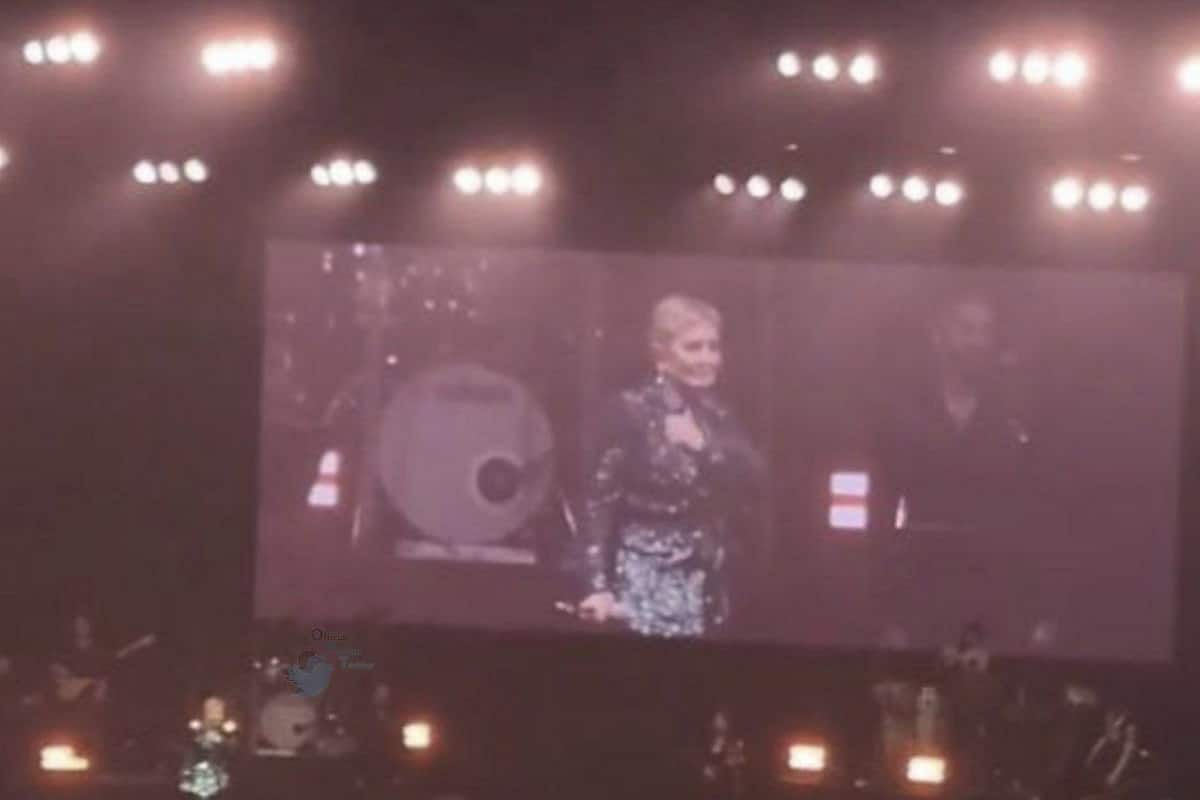 عکس| بوسه جنجالی هواداران شهاب حسینی؛ مگه به دین حسین ابن علی (ع) نبودی؟