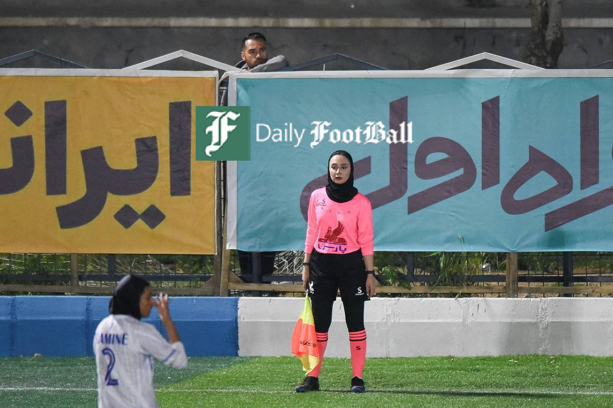 عکس| توهین بی شرمانه کمک داور زن فدراسیون فوتبال به تیم ملی در اغتشاشات 1401