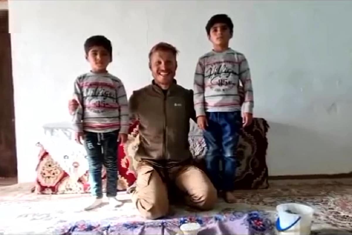 عکس| هنجارشکنی و کشف حجاب علنی خواهر یکتا ناصر با تهدید نیروهای پلیس