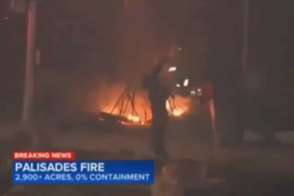 فیلم| نسخه پیچی عادل فردوسی پور برای آتش سوزی لس آنجلس