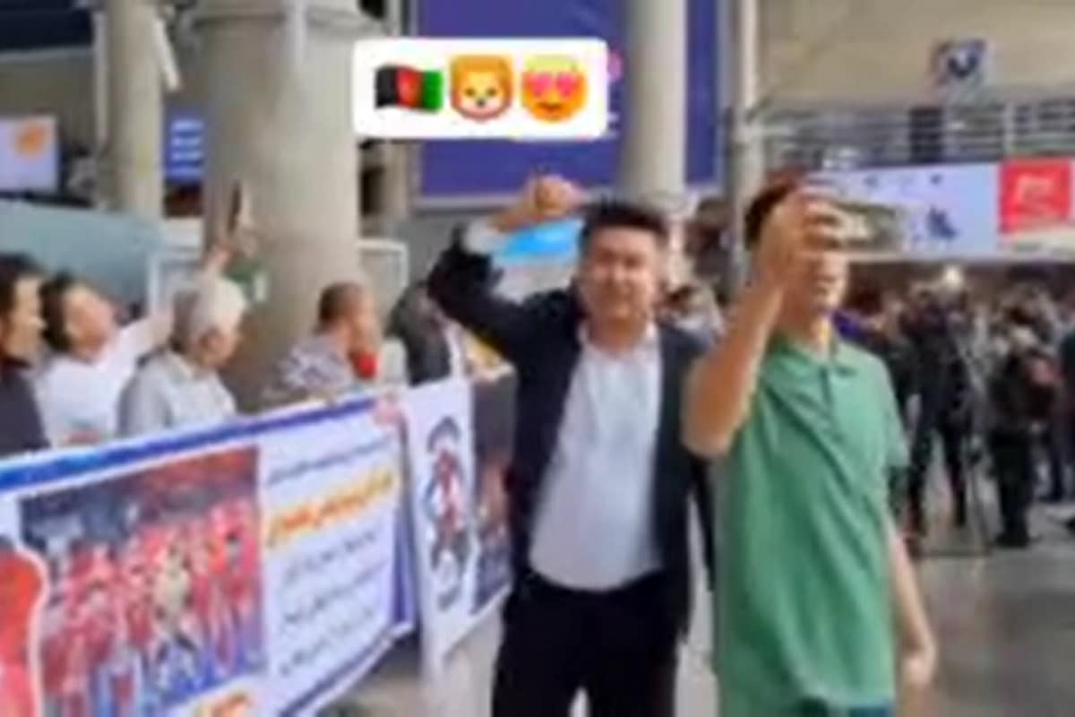 فیلم| استقبال گسترده افغانستانی ها از تیم ملی فوتسال افغانستان در فرودگاه امام خمینی (ره) تهران