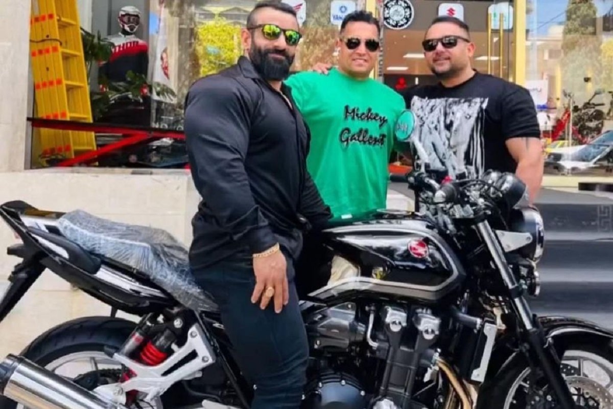 فیلم| دور دور هادی چوپان با موتور سنگین در شهر