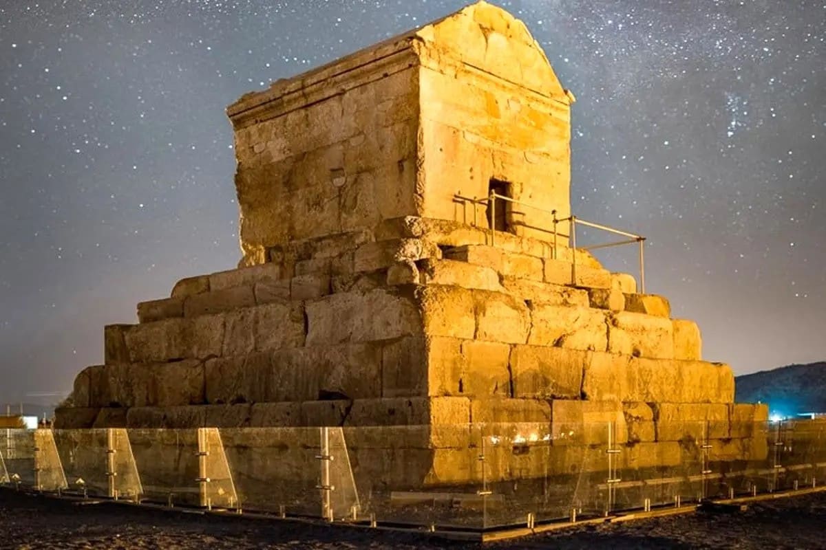 عاقبت کتک زدن زن بی حجاب توسط مامور پلیس