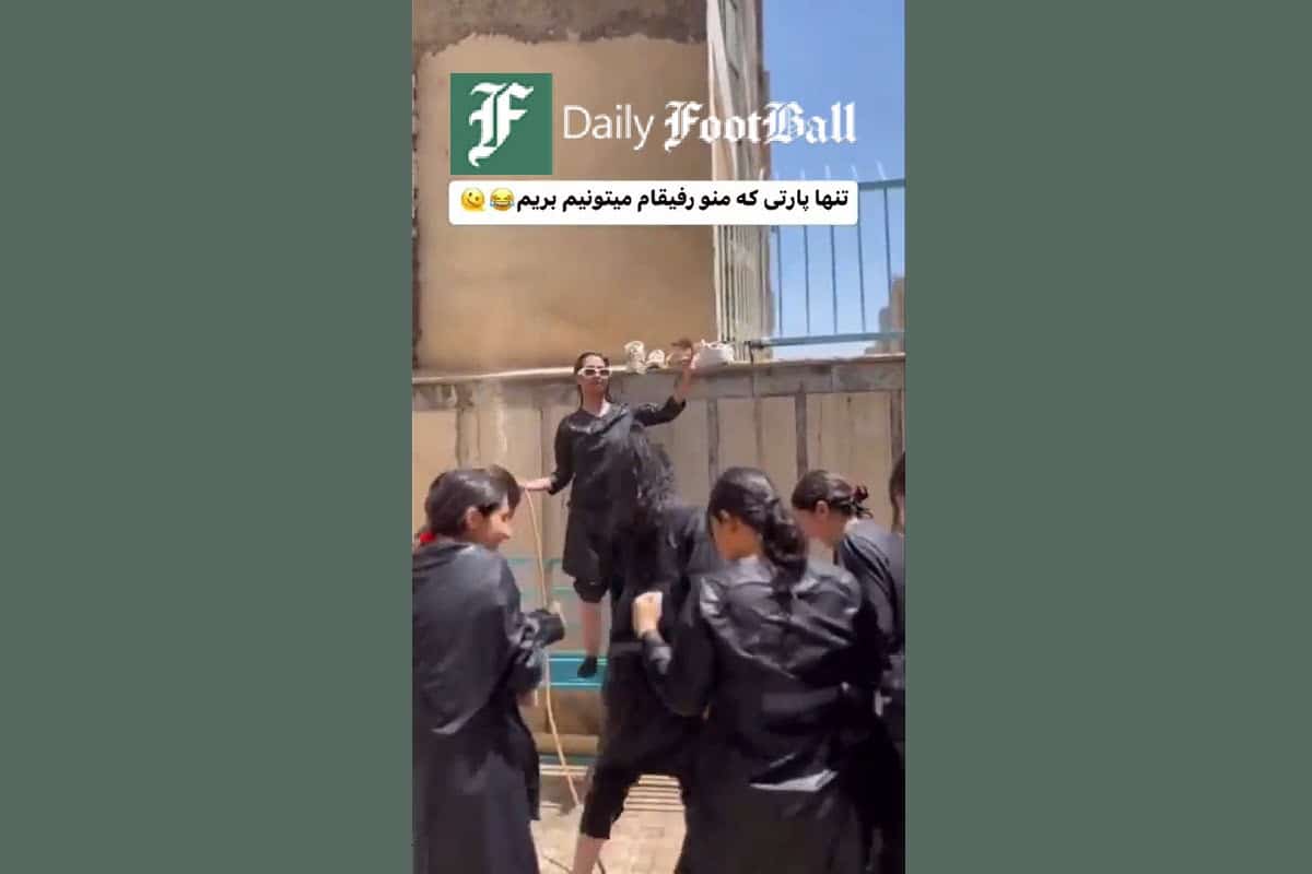 عکس| بی حجابی دختر لیلا حاتمی در مراسم تشییع زری خوشکام