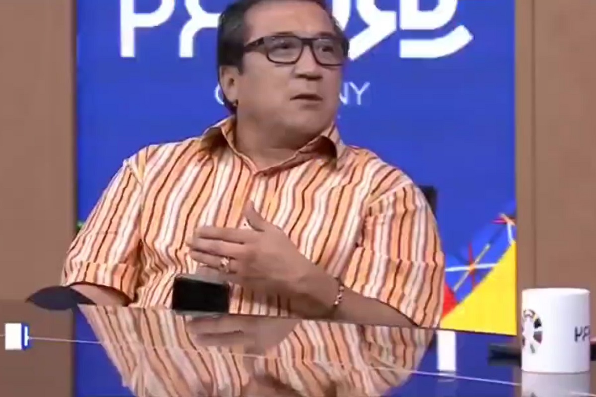 فیلم| عصبانیت و قهر خداداد عزیزی روی آنتن زنده تلویزیون