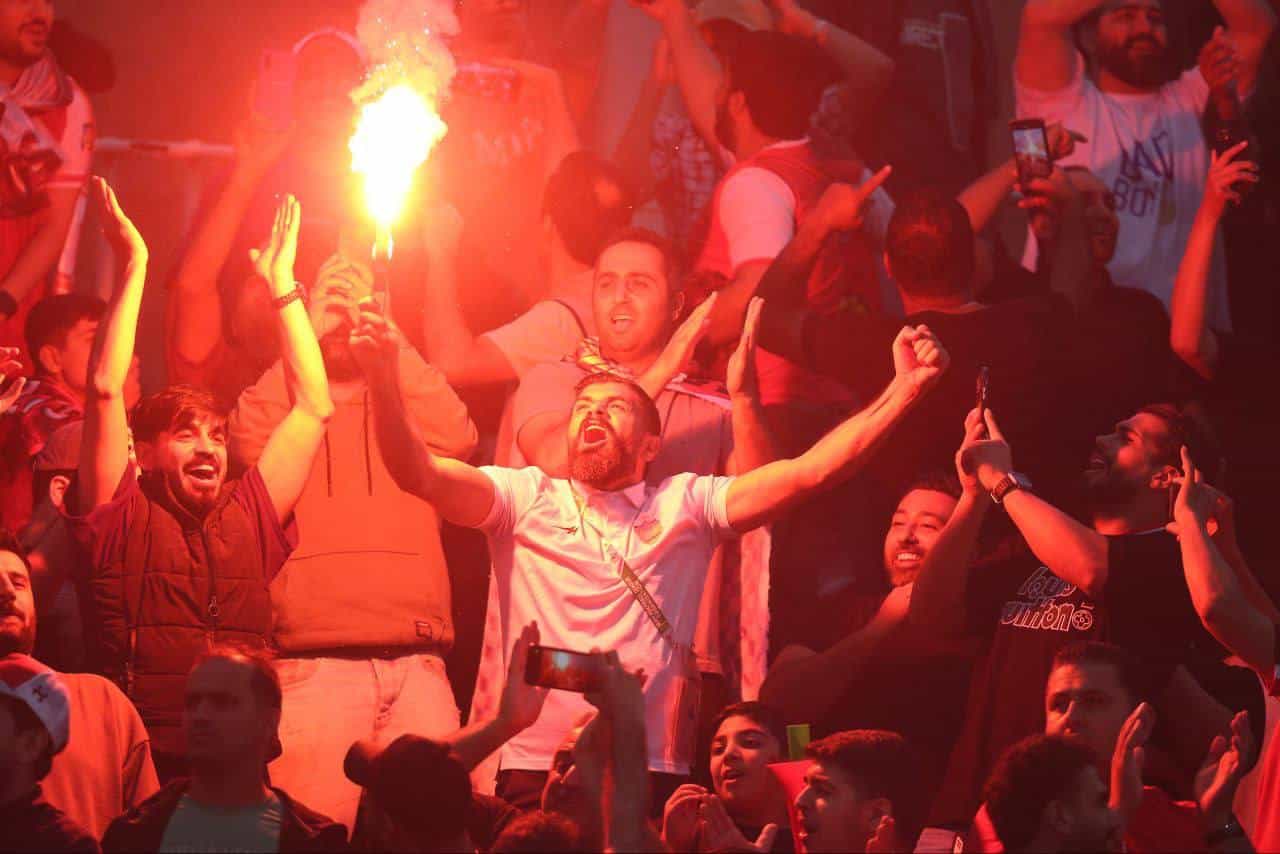 فیلم| شعار بی غیرت هواداران پرسپولیس و ترک ورزشگاه آزادی