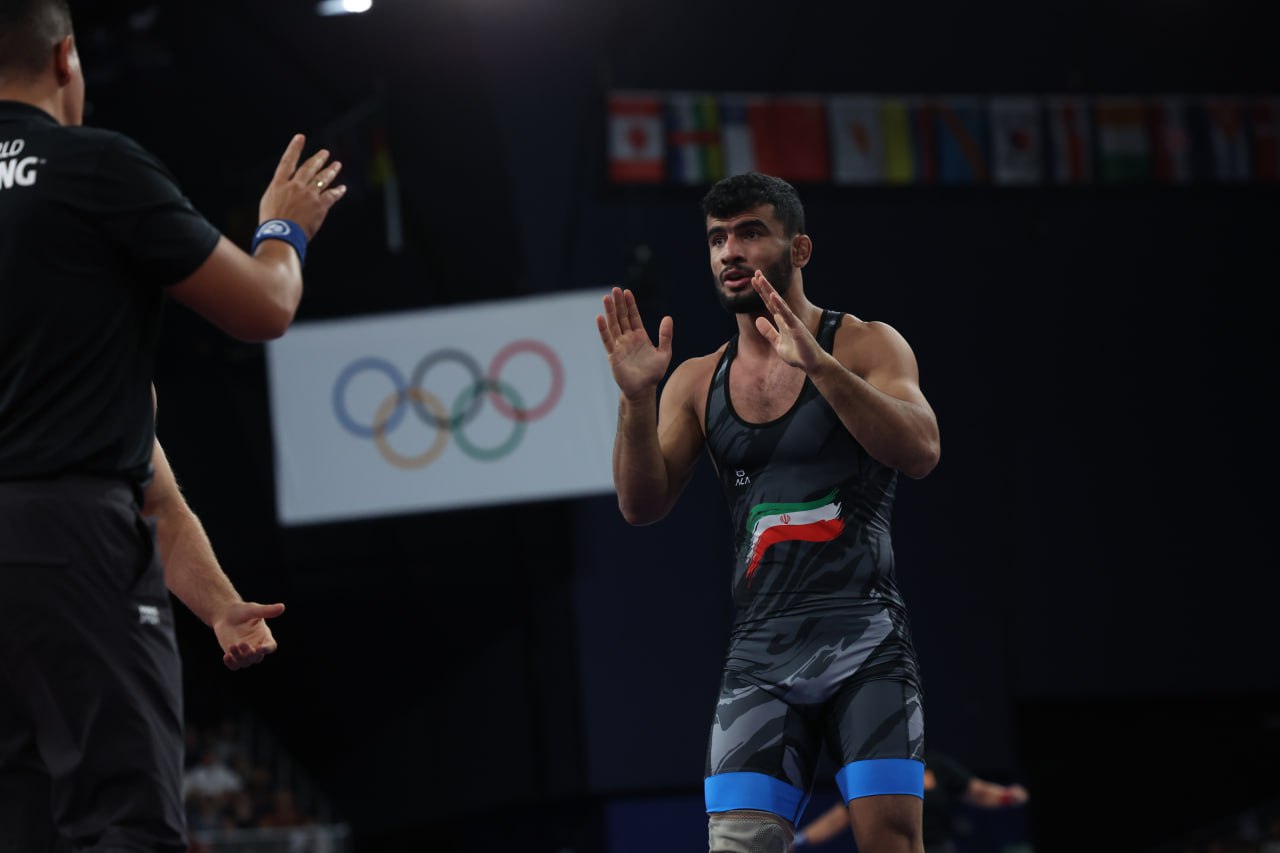 فیلم| مسابقه علیرضا مهمدی و حریف بلغارستانی در فینال مسابقات کشتی فرنگی المپیک 2024 پاریس