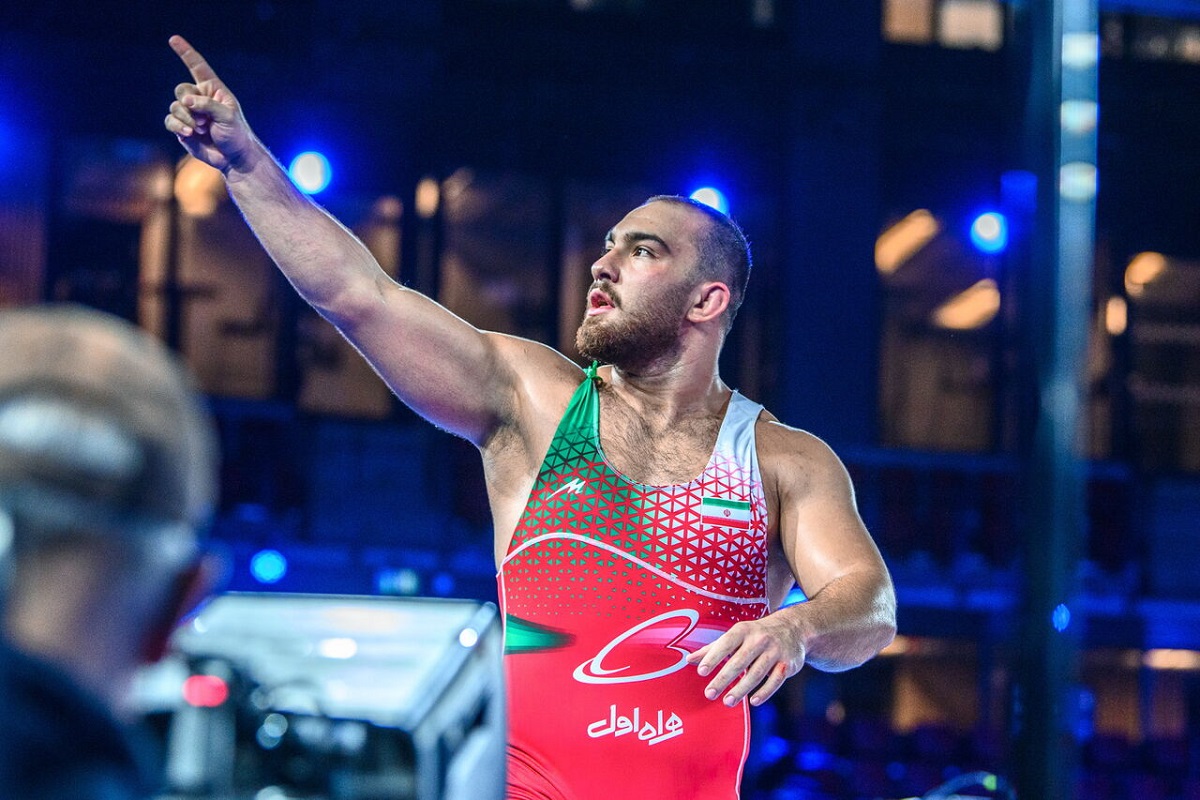 فیلم| مسابقه امیرحسین زارع و حریف کانادایی در مسابقات کشتی آزاد المپیک 2024 پاریس