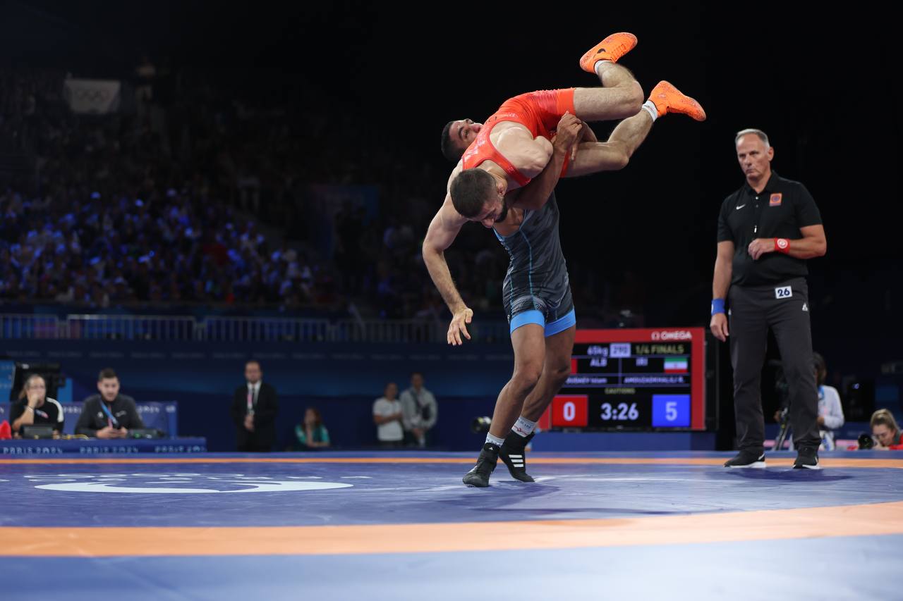فیلم| مسابقه رحمان عموزاد و حریف آلبانیایی در مسابقات کشتی آزاد المپیک 2024 پاریس