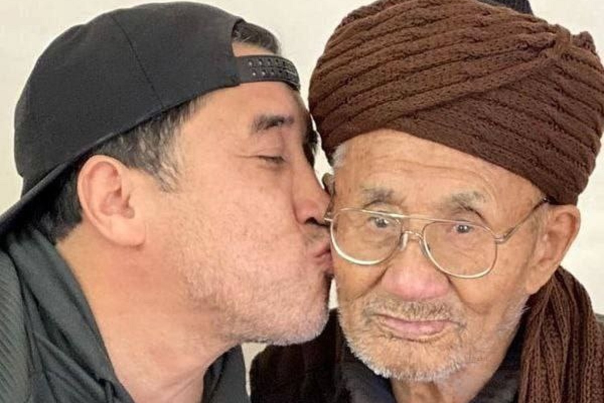 خداداد عزیزی عزادار شد