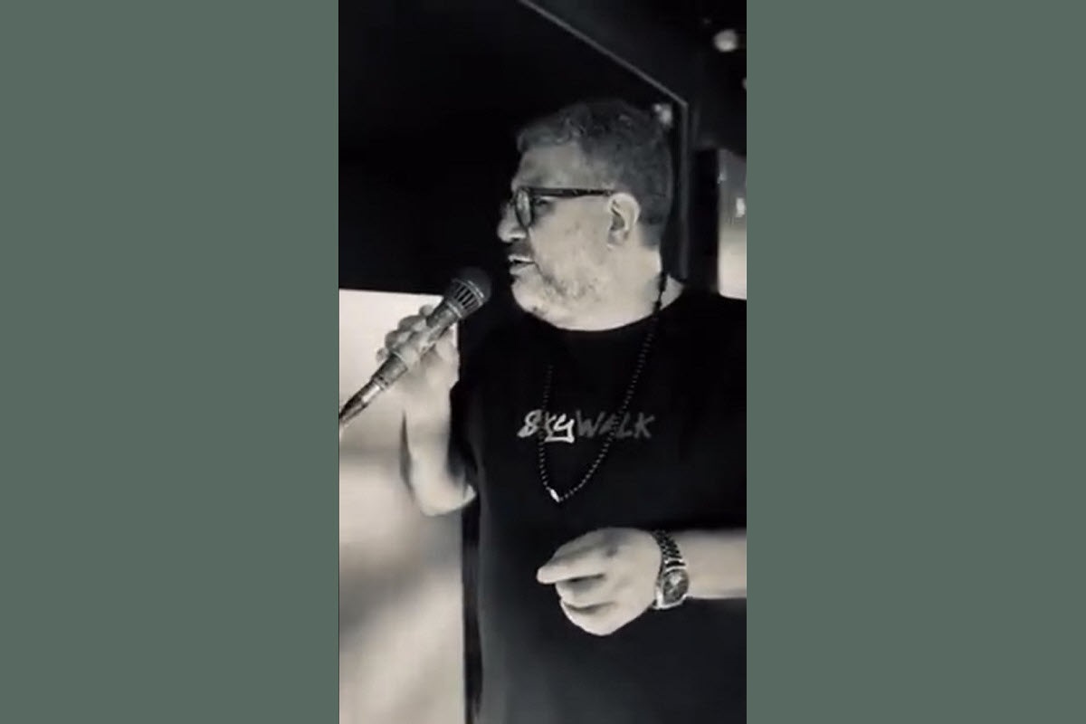 عکس| احضار خواننده گروه «بی تی اس» به اداره پلیس