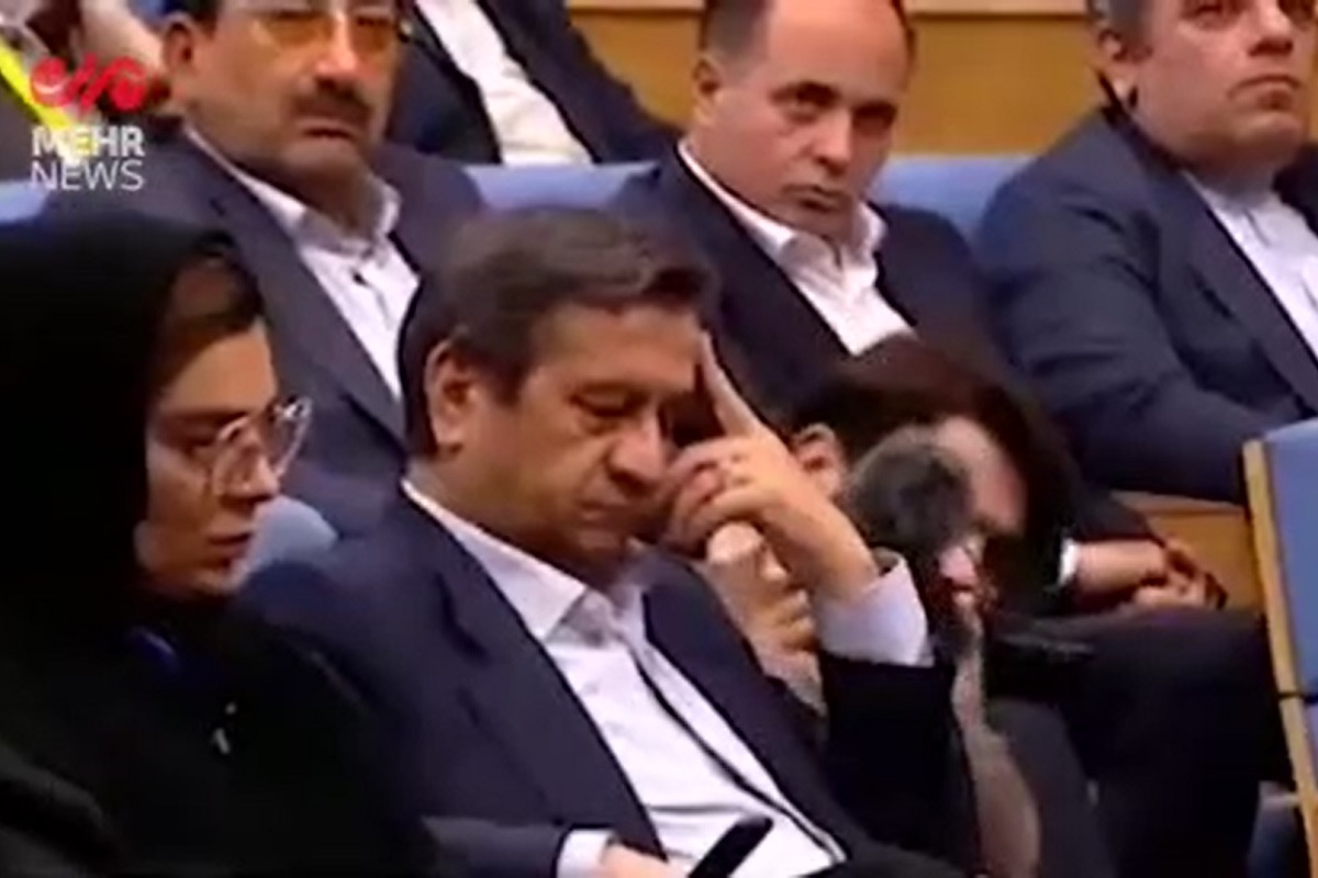 عکس| یادگاری مجری نشست خبری پزشکیان با مسیح علینژاد در فتنه 88