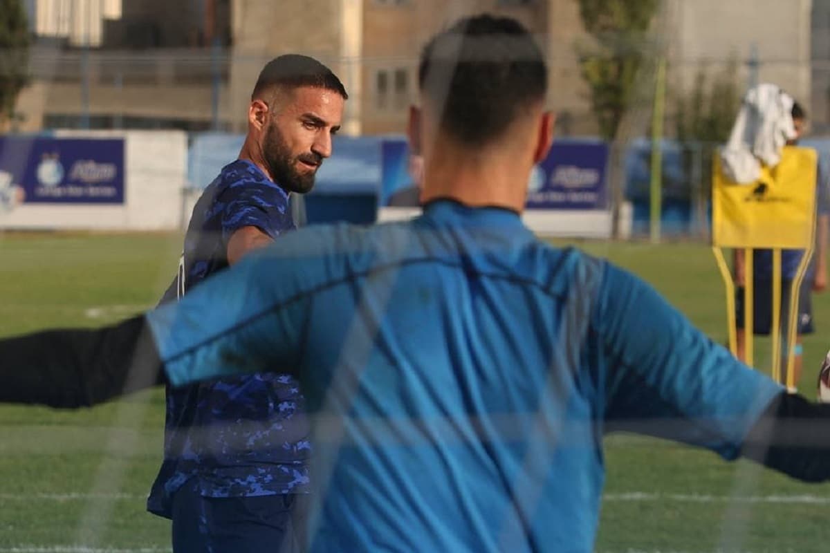 صحبت های اعتراضی جواد نکونام در نشست خبری پیش از دربی 104