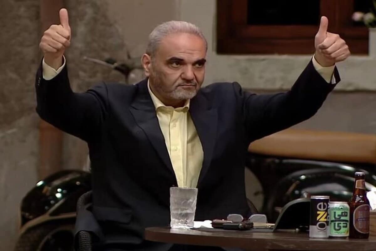 عکس| اقدام جنجالی جواد خیابانی در آنتن زنده تلوزیون