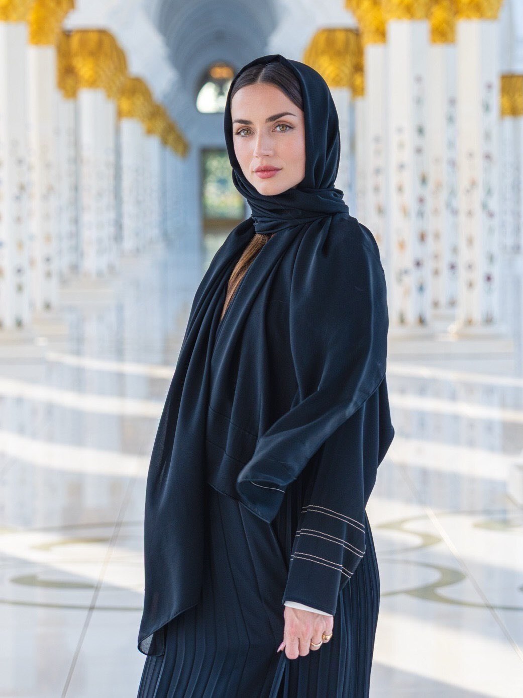 عکس| حجاب «آنا د آرماس» در مسجد ابوظبی