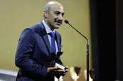 عکس| شوخی محسن تنابنده با ماجرای قطع برق در کشور