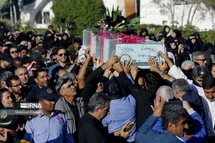 'عکس| توهین بی شرمانه خبرنگار روزنامه اصلاح طلب به شهدای گمنام دفاع مقدس'