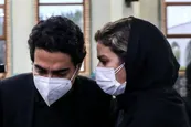 فیلم| اهدای گل همایون شجریان به سحر دولتشاهی در کنسرت