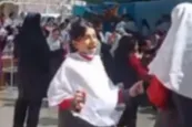 عکس| واکنش مردم به اخراج مدیر مدرسه کیمیای دانش کرمان به علت پخش آهنگ دافی برای دانش آموزان