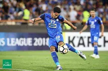 'عکسی جنجالی از ستاره استقلال با پیراهن پرسپولیس'