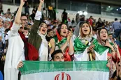 عکس| اعتراض مردمی به حضور زنان در ورزشگاه ها در مراسم استقبال از رئیسی