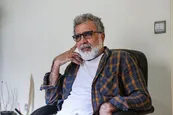 فیلم| مصاحبه بهروز افخمی مقابل خانه داریوش مهرجویی