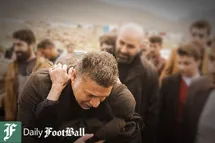 'ماجرای عکس علی دایی در آغوش یک مادر کورد در سقز همزمان با چهلم مهسا امینی'