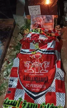 'عکس| مزار الهه حسین نژاد با پرچم پرسپولیس'