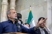 فیلم| عصبانیت پزشکیان از روشن بودن چراغ محل سخنرانی