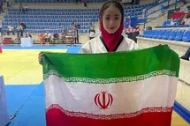 'دختر تکواندو کار پرچم ایران را بالا برد'