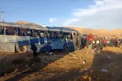 عکس| واژگونی اتوبوس منجر به 10 کشته و زخمی شد