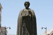 عکس| ابن سینا دانشمند بزرگ ترکیه شد!