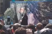 فیلم| هو کردن مرضیه برومند در مراسم تشییع جنازه داریوش مهرجویی