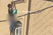عکس| وضعیت عجیب محمد صادقی برای فرار از دست ماموران پلیس