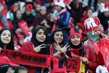 'فیلم | چاقوکشی هواداران دختر پرسپولیس و سپاهان برای یکدیگر'