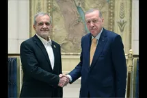 'عکس| زبان بدن ضعیف پزشکیان؛ یاوه گویی رسانه ترکیه علیه ایران'