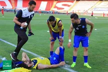 'مصدومیت علی کریمی و عارف غلامی پیش از آغاز دربی'