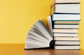 عکس| از عجایب ایران؛ فروش کتاب بلاگر برانداز در نمایشگاه کتاب تهران