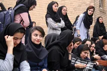 'ورود دانشجویان با روسری به دانشگاه ممنوع!'