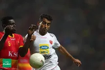 'عکس/ درگیری ستاره پرسپولیس با گلر فولاد'