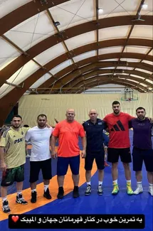 'عکس| تمرین امیررضا معصومی با کشتی گیران جمهوری آذربایجان'