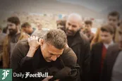 ماجرای عکس علی دایی در آغوش یک مادر کورد در سقز همزمان با چهلم مهسا امینی