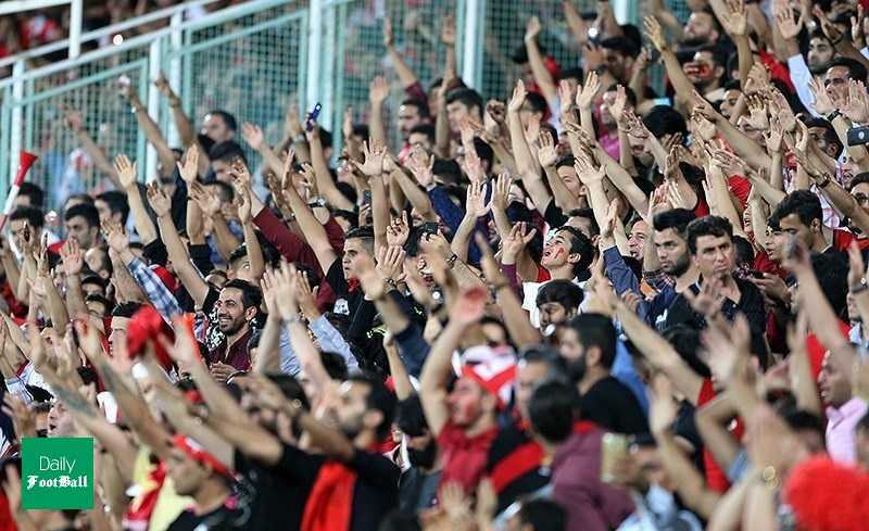 ماکت هواداران پرسپولیس روی سکوهای ورزشگاه آزادی